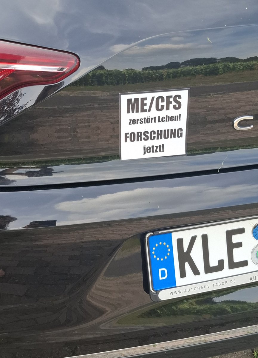 V_MatthiesBoon's tweet image. Good initiative in Germany: a sticker on the cars of those affected (incl patients and their loved ones).by #MECFS to make the invisible more visible...