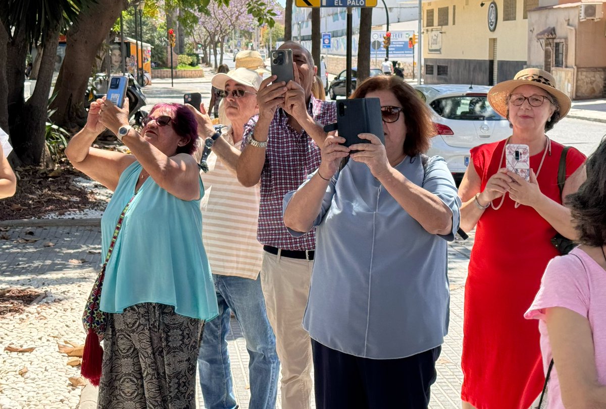 pozo_mariano's tweet image. Las salidas prácticas de los talleres de la @escuelaf22 y @FundUnicaja siempre son un gustazo, la desarrollada en El Palo con sus mayores lo ha sido muy especialmente.