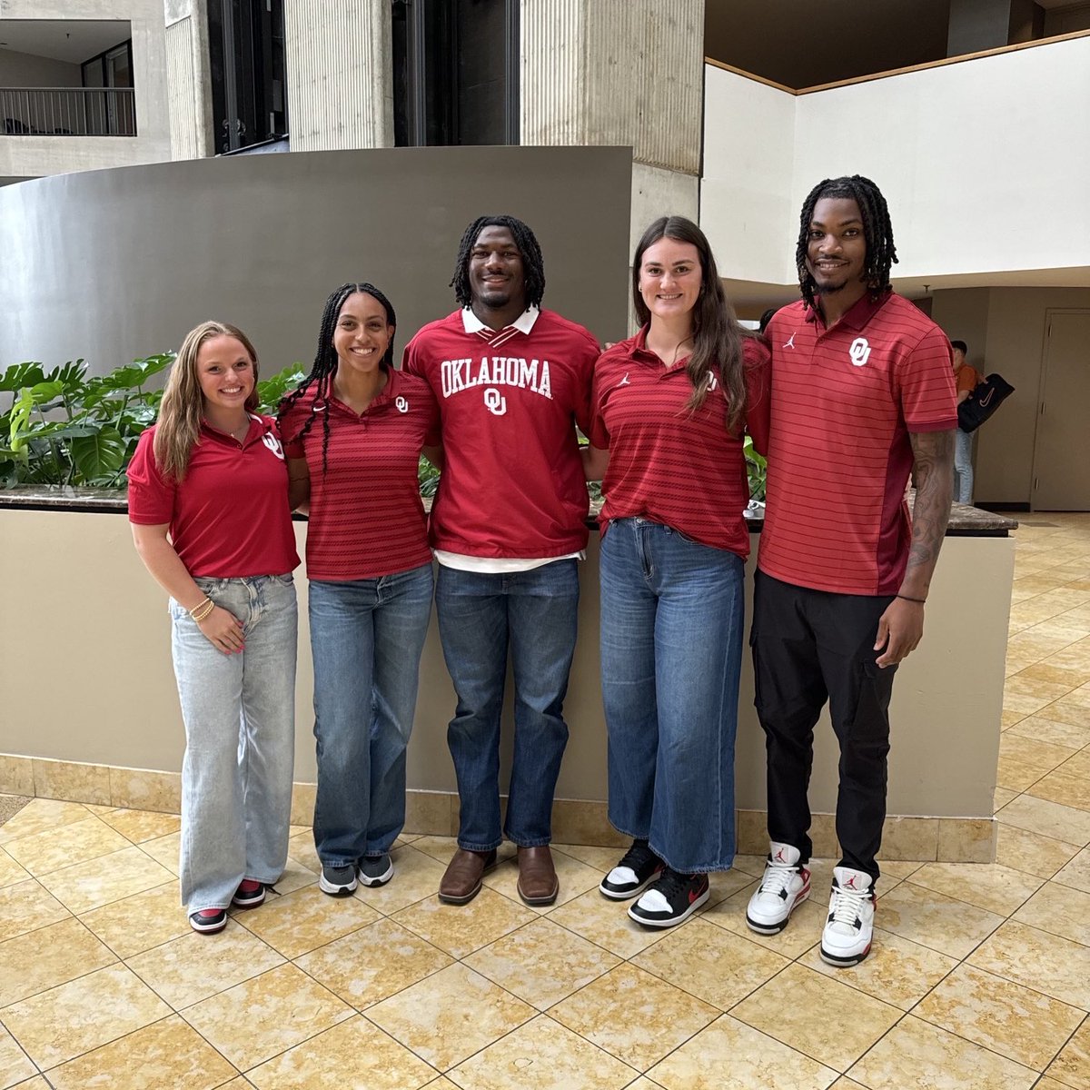 OU_Athletics's tweet image. Our Sooner student-athlete representatives at the @SEC Leadership Council Meeting in ATL!
🤸♀️ @OU_WGymnastics » Hannah Scheible
👟 @OU_Track » Kailynn Jackson
🏈 @OU_Football » R Mason Thomas
🏀 @OU_WBBall » Beatrice Culliton
🏀 @OU_MBBall » Jeff Nwankwo
#BoomerSooner☝️