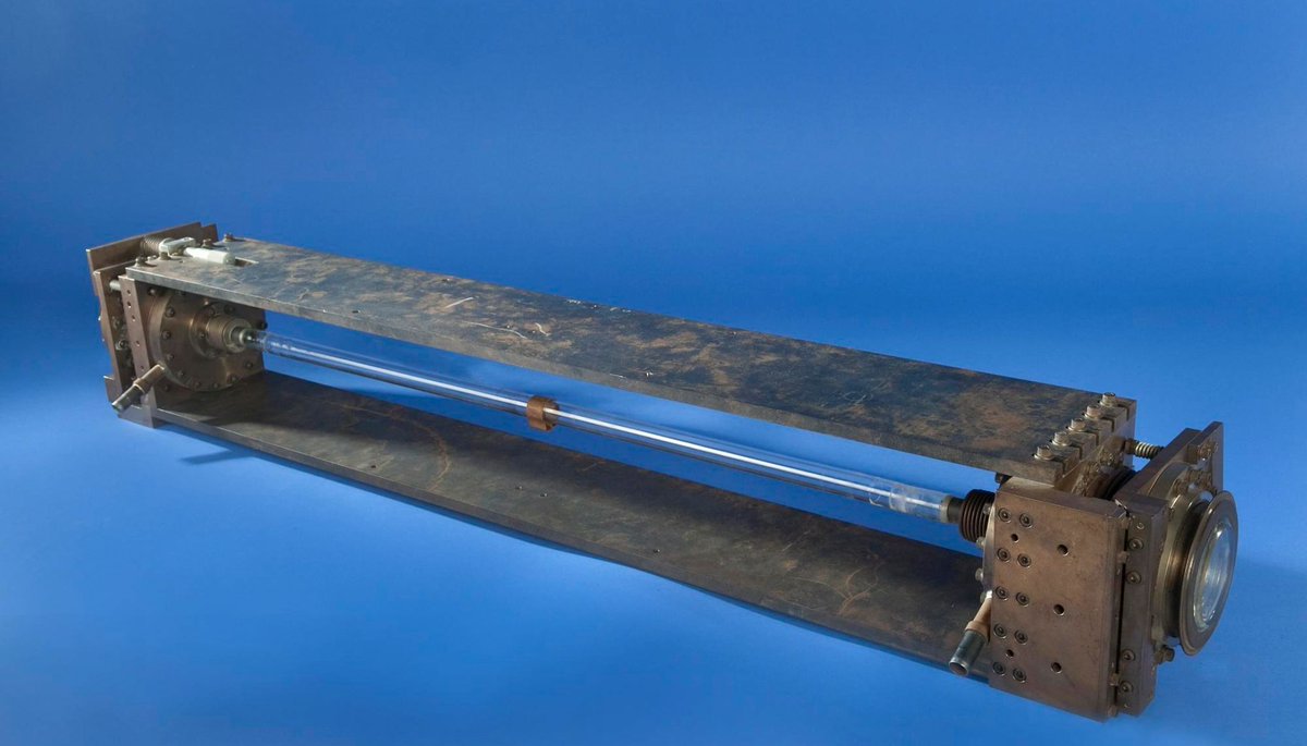 #FlashbackFriday: The Helium-Neon Laser Revolution

Did you know the He–Ne laser was once the workhorse of precision optics—powering laser printers, barcode scanners, surveying instruments, and more? Its low cost, stable output, and tolerance for wide temperature ranges made it