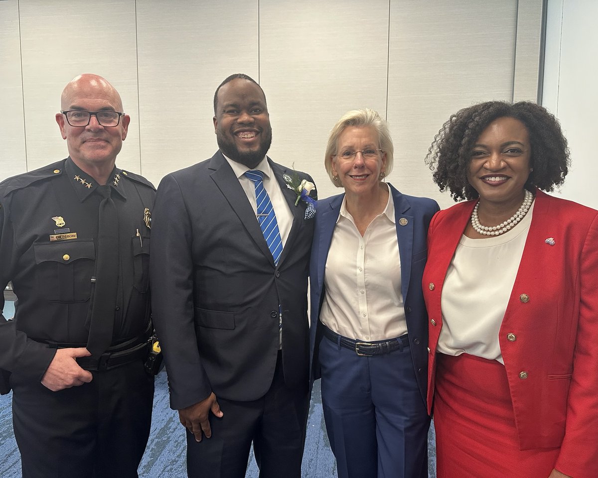 TampaPD's tweet image. This week, downtown has been a sea of blue as Phi Beta Sigma Fraternity, Inc. hosts its Conclave! As the celebration continues into the weekend, we're proud to welcome attendees and remain committed to ensuring a safe and enjoyable experience for everyone.