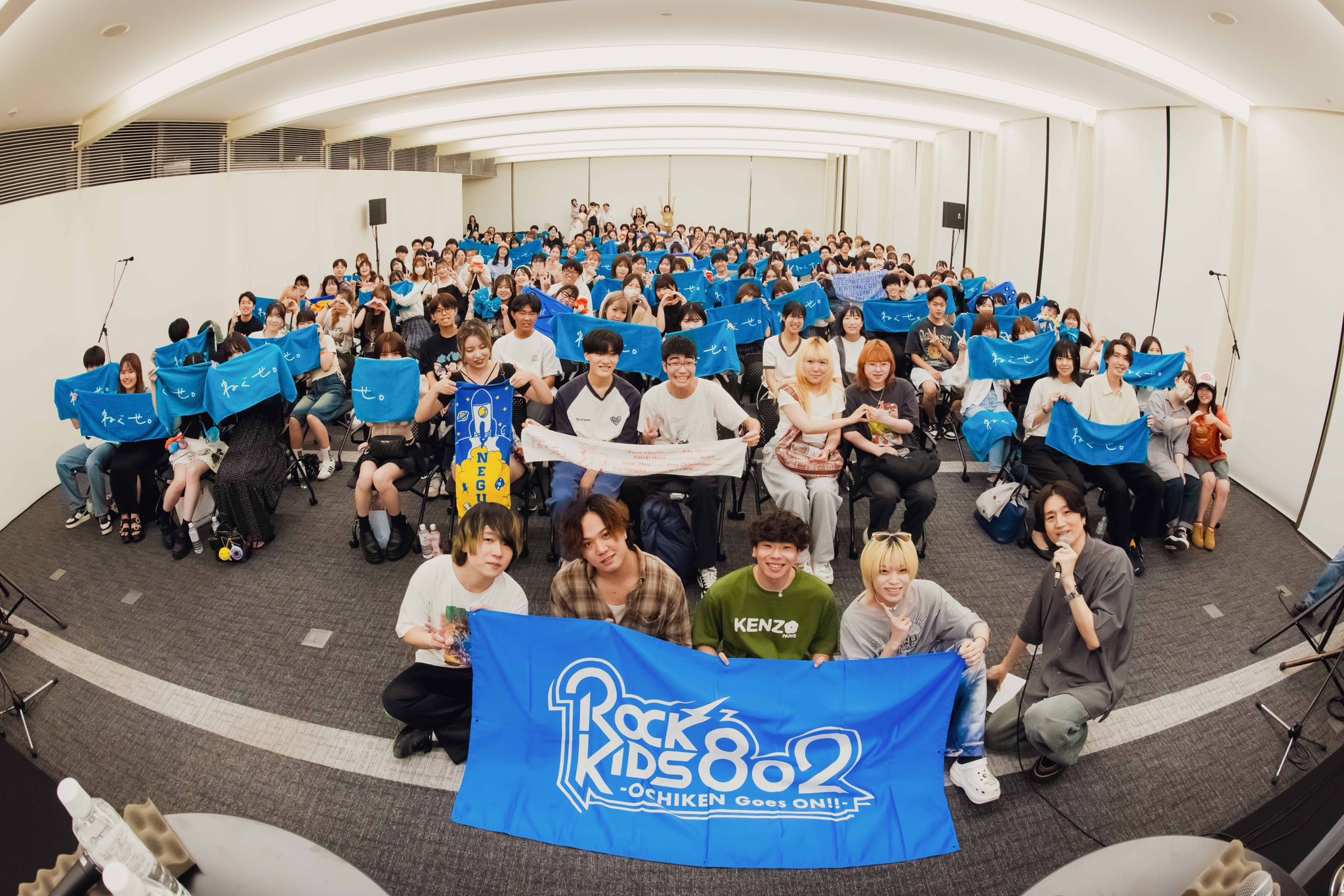 FM802 on X: 