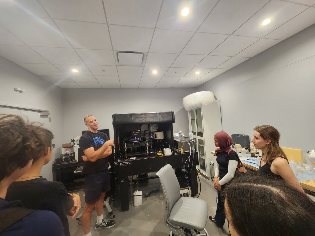 Cancer_dynamics's tweet image. Our SRP and @AllianceProg interns had an inspiring day touring the microscopy facility @ZuckermanBrain  with IICD associate member @DarcyPeterka and learning more about our serial two-photon tomography system! #CancerResearch #SummerInternship