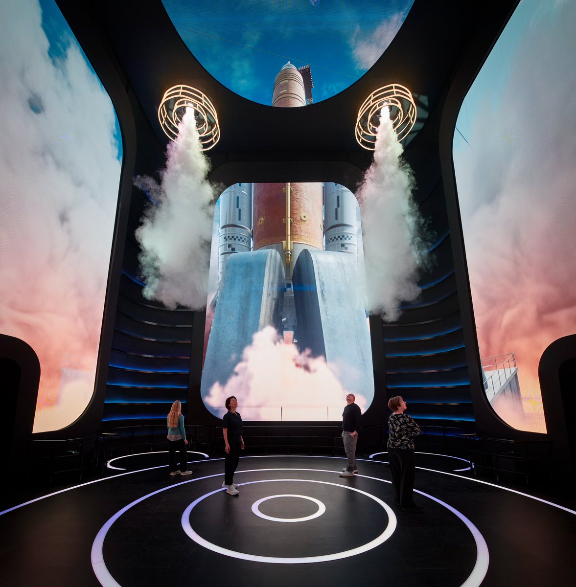 USembassyMadrid's tweet image. 🇺🇸🌏 ¡El 19 de julio celebramos el Día de EE.UU. en la #Expo2025Osaka!
El #USAPavilion muestra el liderazgo de @NASA en el espacio: muestra lunar real, imágenes del telescopio James Webb y más.
¡Ya nos han visitado 1 millón de personas!
#Expo2025USAP #Ciencia #Innovación