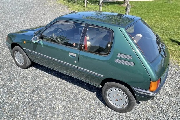 drivertodriver's tweet image. 1990 Peugeot 205: Imported, Stock, 82hp 1.4L Naturally Aspirated Inline 4, FWD, Manual. drivertodriver.com/car/-OBCQjpz5i…