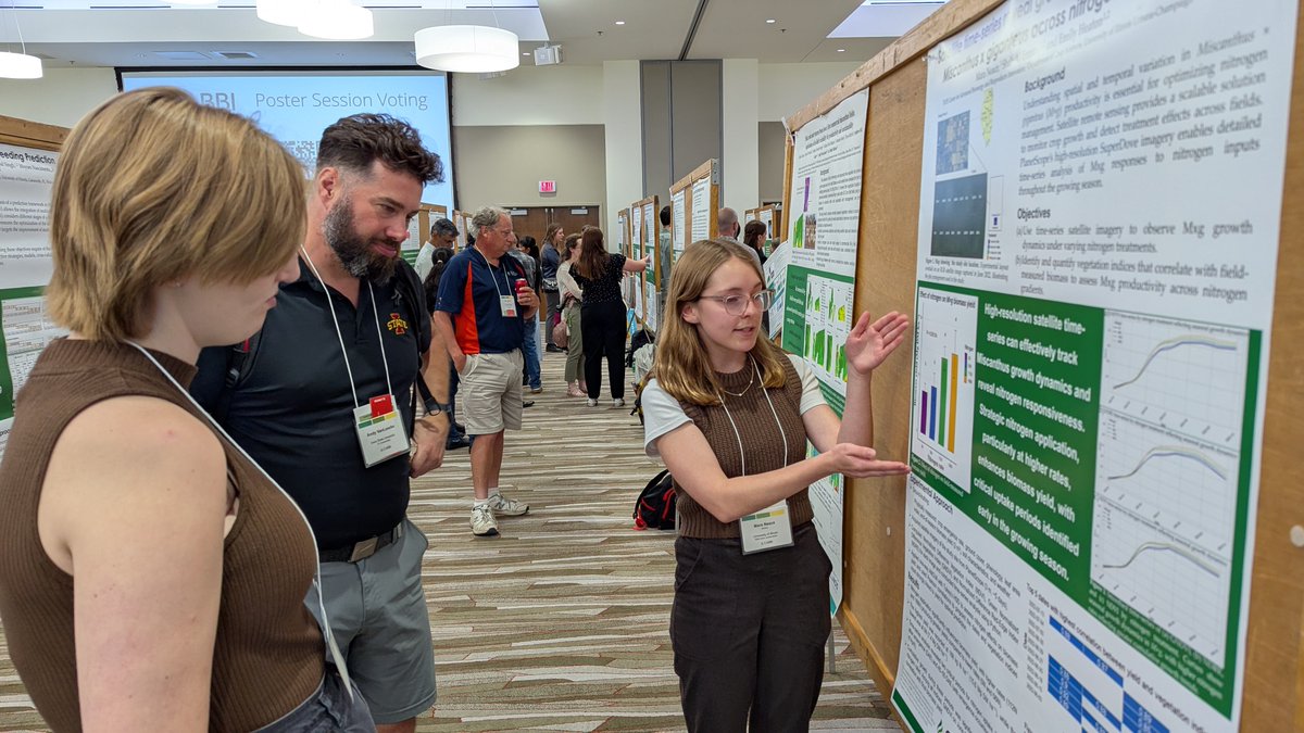 CABBIbio's tweet image. 🍃 RISE interns rock! 🙌
Our amazing undergrads presented their research this week during the 2025 #CABBI retreat!
They've spent the summer working with mentors on #bioenergy research, from assessing plant yields & soil conditions to optimizing bio-based chemical production! 🌱🧪