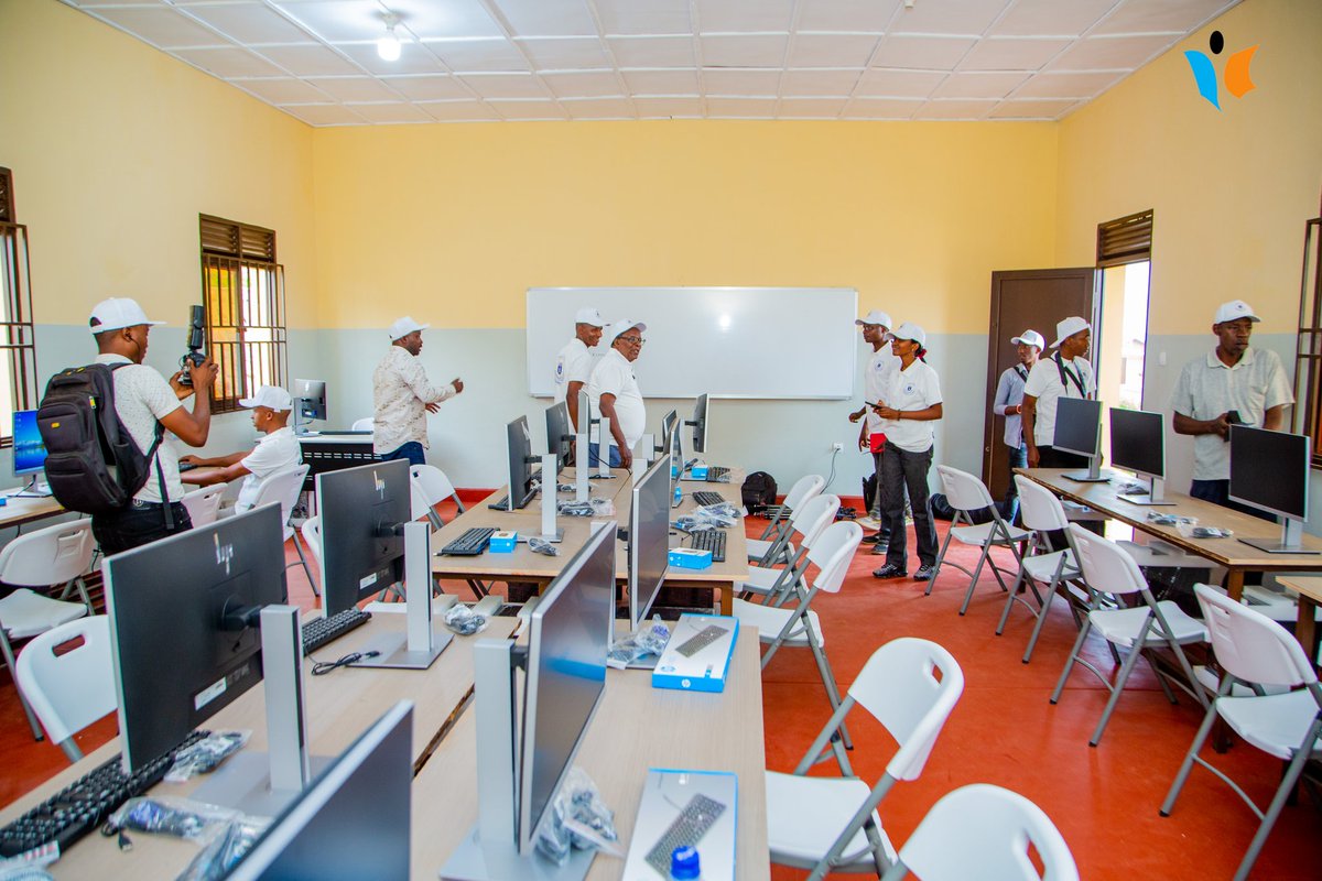 MagazineJimbere's tweet image. 🏭 Stella Park International Academy (#SPIA) est un nouvel établissement scolaire d’excellence à vocation internationale, proposant un programme d’enseignement américain conçu par l’organisation @ipsdiburundi. Il s’agit de la cinquième école fondée par cette organisation et de sa