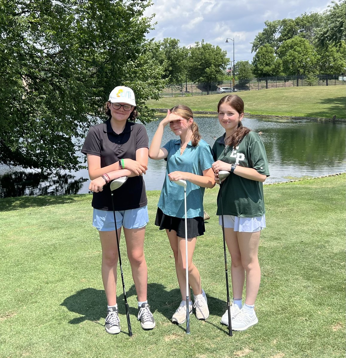 EpchsGolf's tweet image. Successful first week of golf camp at Hickory Hills Golf Course ⛳️
Hot ☀️ days, but lots of fun 🤩 was had by all!
@Epchs231
@EPCHSAthletics