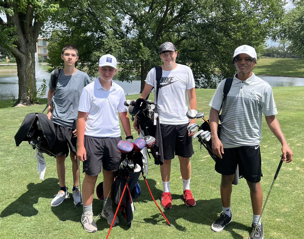 EpchsGolf's tweet image. Successful first week of golf camp at Hickory Hills Golf Course ⛳️
Hot ☀️ days, but lots of fun 🤩 was had by all!
@Epchs231
@EPCHSAthletics