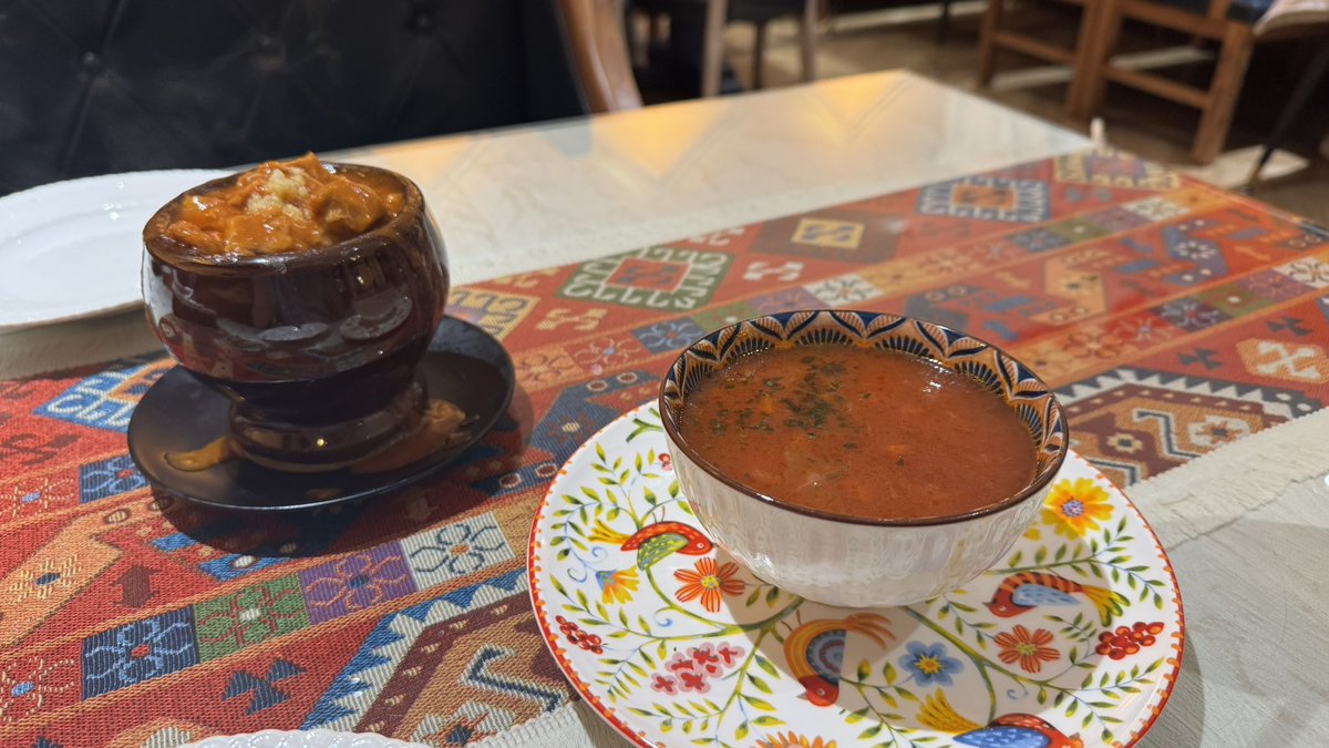 285taina's tweet image. ロシア料理なう。
いろんな理由でロシアに行けないので、哈爾浜で食べます。
結構美味しいーー
値段194元もして横転。ほぼ4000円じゃん、、、