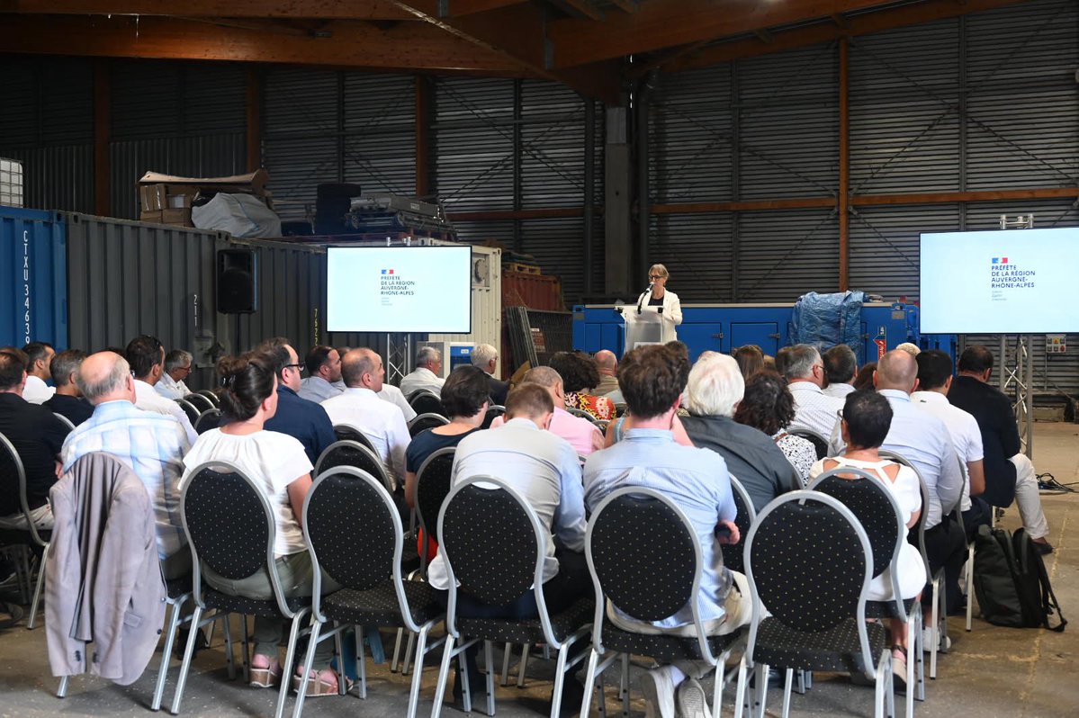 Prefet26's tweet image. 🚢 Le vendredi 18 juillet, Madame la Préfète de la région Auvergne-Rhône-Alpes, en présence de Monsieur le Préfet de la Drôme, a assisté à la cérémonie d'annonce du lauréat de la sous-concession du port de Portes-lès-Valence.
Cette décision marque une étape importante pour le…