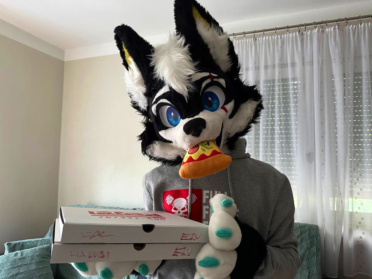 Pizza? Pizzaaaa time~ how was your day guys? :3 🍕🐶

📷:<a href="/WhitePanth3r99/">White</a> 
🐱:<a href="/WhitePanth3r99/">White</a> 
#FursuitFriday