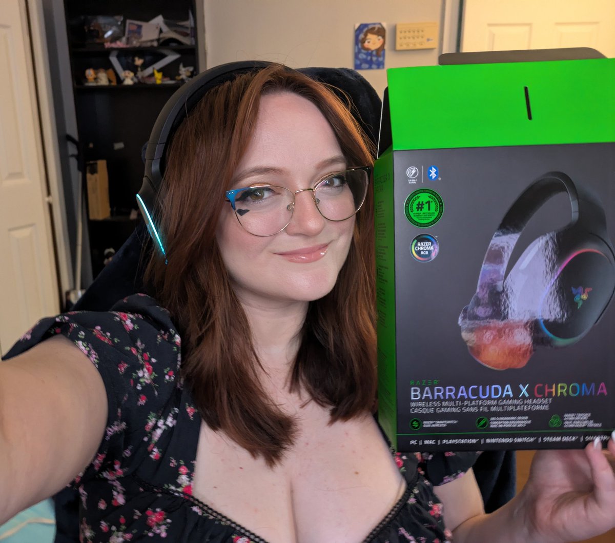 Using my new Barracuda x Chroma headset Razer sent me 😍

Team escape streak NOW