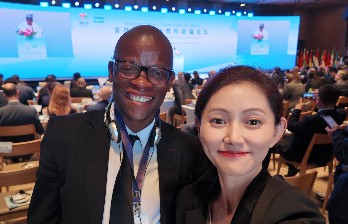 MiaoXiaojuan's tweet image. #travelogue Ran into my old South African friend in #Rio, #Brazil - the world isn't so big after all! @mahasharampedi