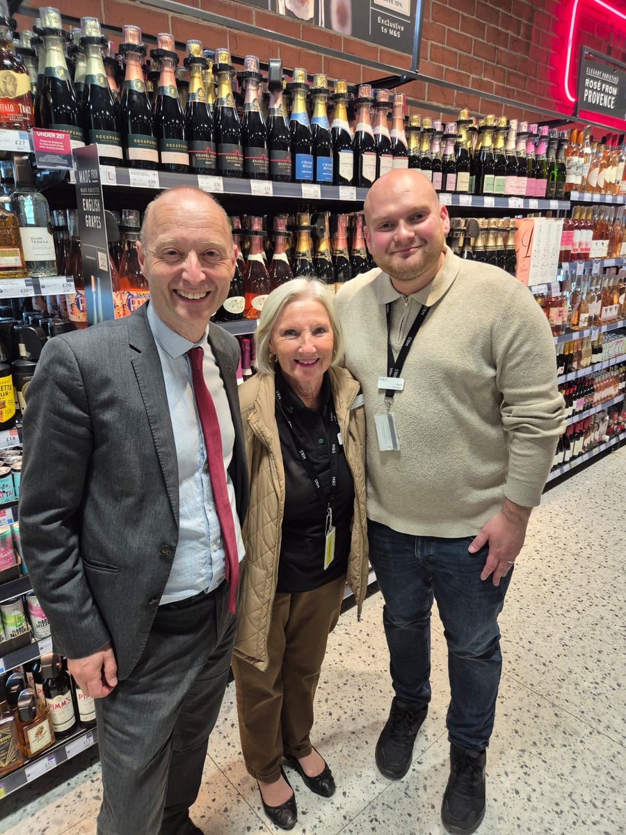 MandSnews's tweet image. It was a pleasure to welcome @paulwaugh to our Rochdale Riverside store today, where he met Joyce Smith - an incredible M&S colleague who has dedicated 49 years to the business.
Store Manager Ashley Sowter gave Paul a behind-the-scenes look at the incredible work our colleagues…