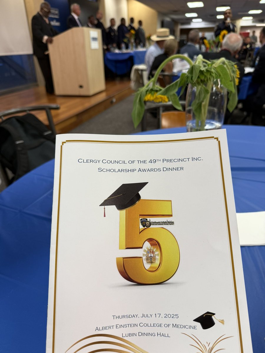 KristyMarmorato's tweet image. Last night our office was proud to present citations to 4๏ธโฃ impressive high school seniors that earned scholarships from the @NYPD49Pct Clergy Council!
Congratulations to Jaleel, Shaniyah, Shayne, and Stanton on your achievements! ๐๐