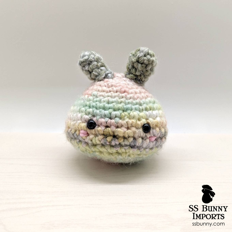 SSBunnyImports's tweet photo. Starting to dabble into crocheting now to use up a bunch of variegated yarn that probably wouldn't make for nice-colored pom pom bunnies. 😅 This is a free Mochi Bunny Amigurumi pattern from Ravelry. #ssbunnyimports https://t.co/i1ZUiYXeYo