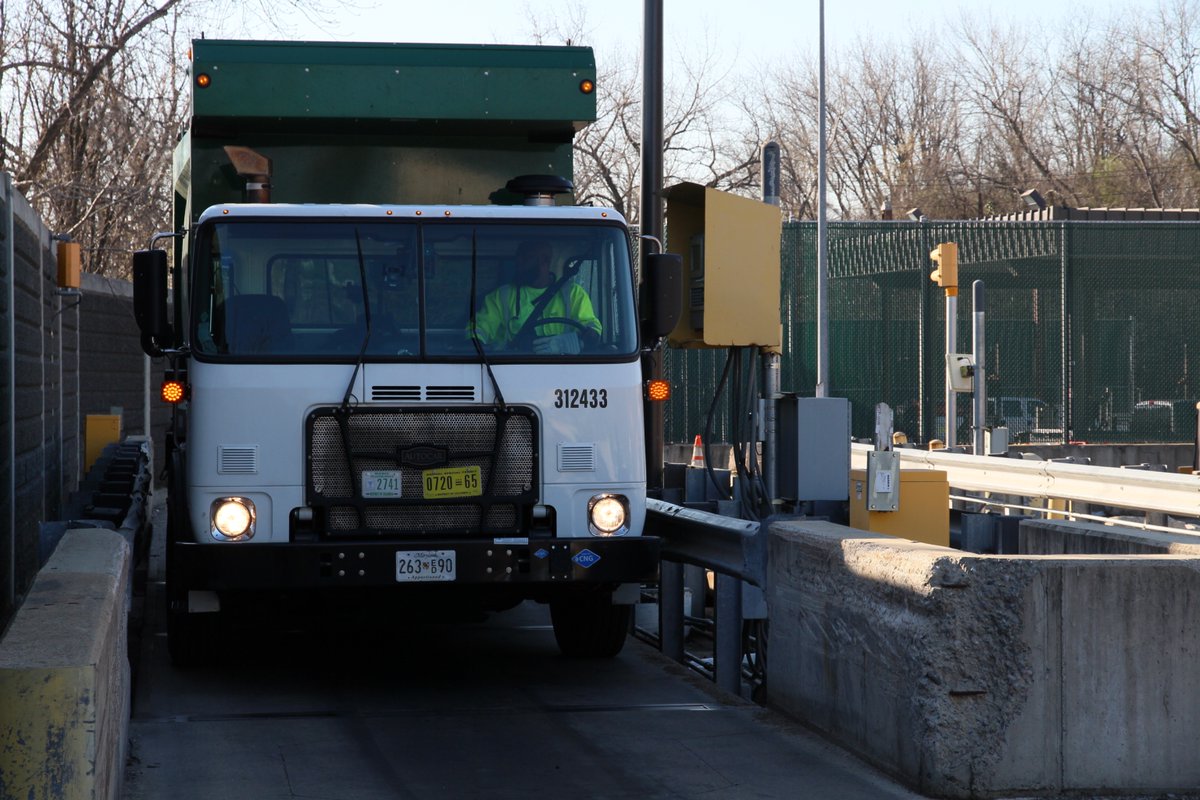 DCDPW's tweet image. DPW is committed to serving the residents of DC and making our city a better place to live, work, and play.
If you need services in your neighborhood, don't hesitate to call 311 or visit 311.dc.gov. #DPWorks4DC