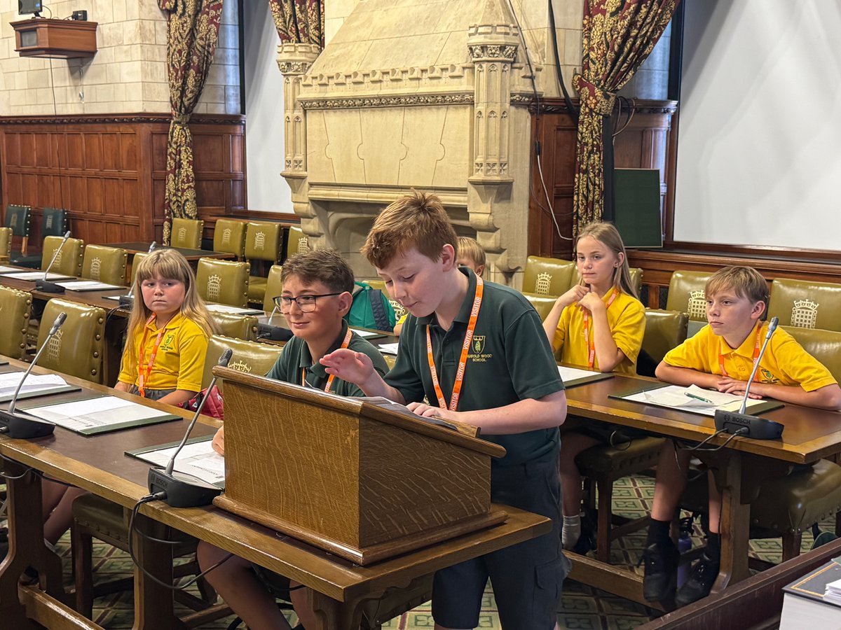 JuliaLopezMP's tweet image. Today in parliament we hosted Harold Wood Primary for a debating competition.
Encouraging public speaking and the open debate of ideas in young people is something I care deeply about. It was a real joy to see such bright children making their voices heard with confidence,…
