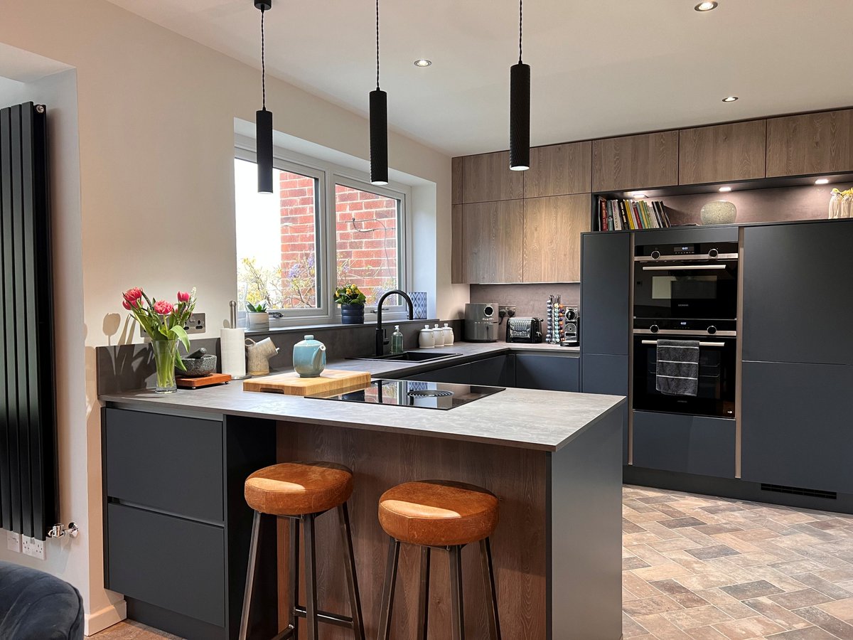 Next up, we have Tom Kent from Steven Christopher Design shortlisted for Kitchen Designer of the Year - Up to £25k category. 

#KBSA #KBSADesignerAwards