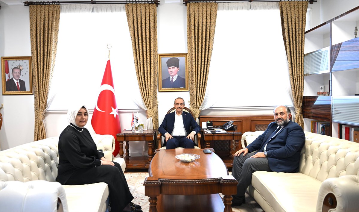 Turgut Özal Üni. Rektör Yard. Prof. Dr. Ahmet Selim Özkan ve Sosyal ve Beşeri Bilimler Fakültesi Psikoloji Bölüm Bşk. Doç. Dr. Zeynep Sağır'a Ziyaretleri İçin Teşekkür Ederim.