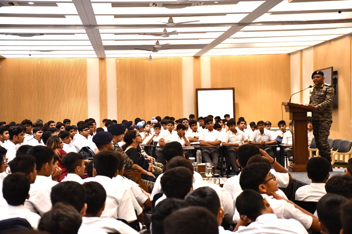 KonarkCorps's tweet image. “Fearless Hearts, Relentless Action”

#BlazingSkiesBrigade conducted an Outreach Programme for Mayo College Girls School &amp;amp; Mayo College in #Ajmer. The talk, attended by more than 1400 faculty &amp;amp; students, highlighted the remarkable success of #IndianArmy during #OperationSindoor.