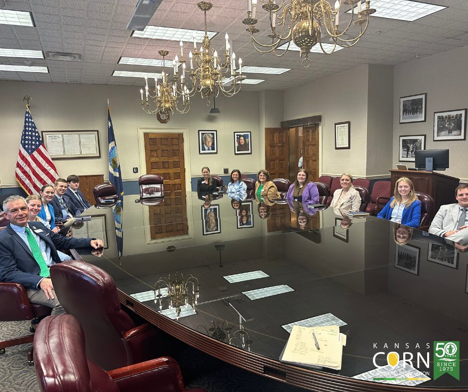 kscorn's tweet image. Yesterday was a big day in DC as we wrapped up #CornCongress!
🌽 KCGA President JD Hanna met with USDA Deputy Secretary Vaden at the White House to advocate for Kansas farmers.
🌽 Collegiate Academy students and leaders visited USDA to meet with RMA and FSA administrators.
🌽…