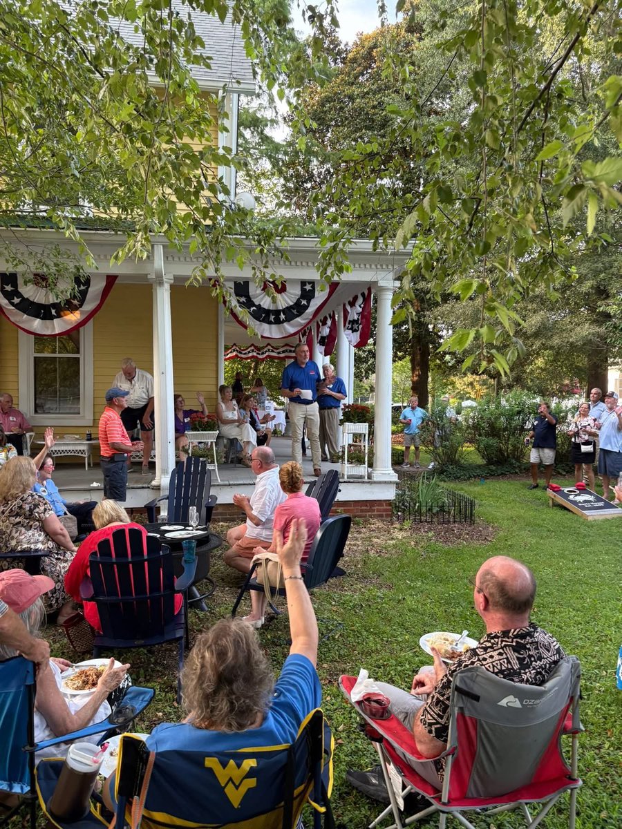 JohnReid4VA's tweet image. Thank you so much to all the folks (including some amazing curious Democrats) who turned out to hear me speak in Urbanna!
So many great memories here! And now a new memory with a wonderful group of hosts and activists from all around who brought friends and family (and checks)…