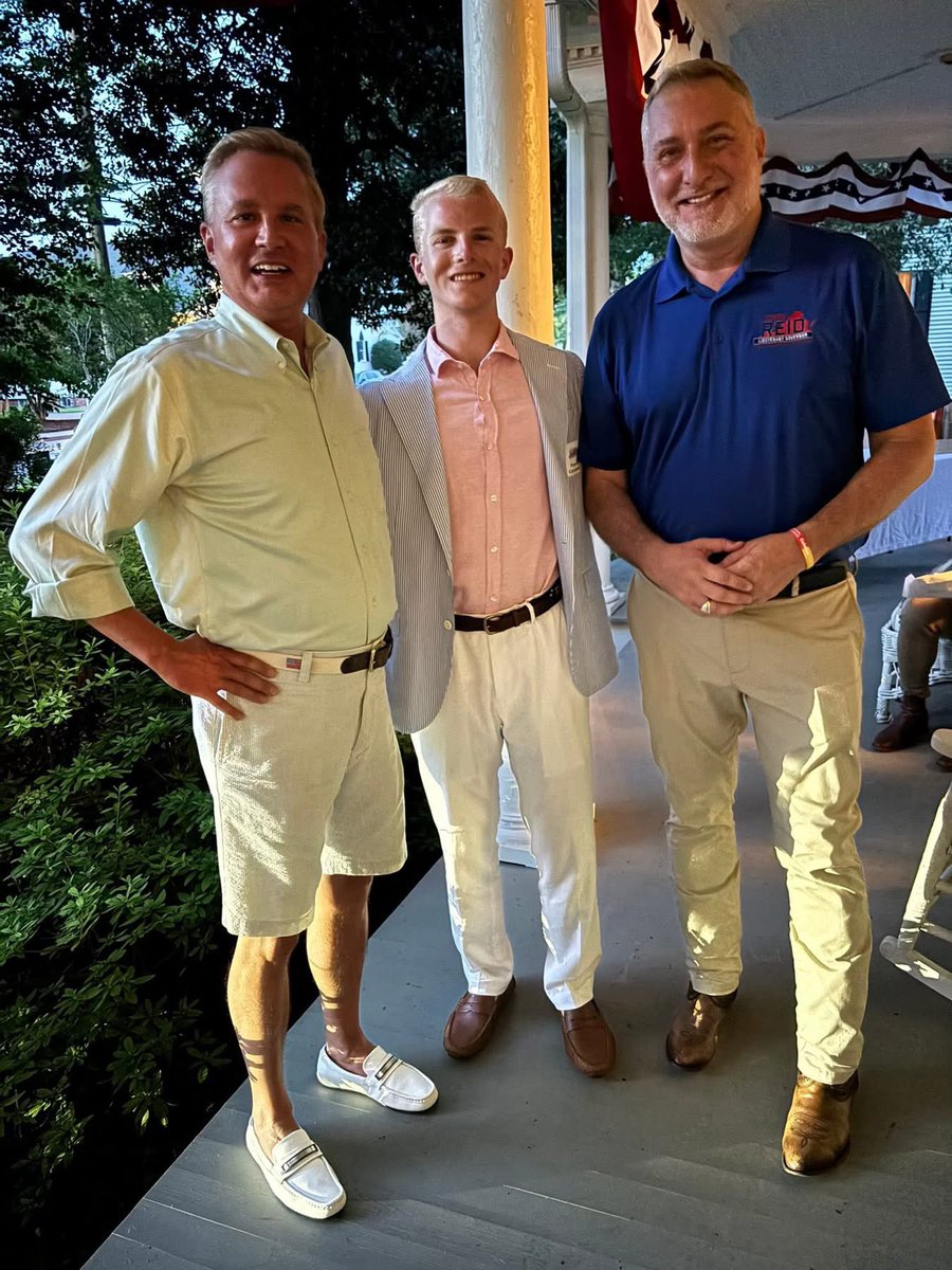 JohnReid4VA's tweet image. Thank you so much to all the folks (including some amazing curious Democrats) who turned out to hear me speak in Urbanna!
So many great memories here! And now a new memory with a wonderful group of hosts and activists from all around who brought friends and family (and checks)…