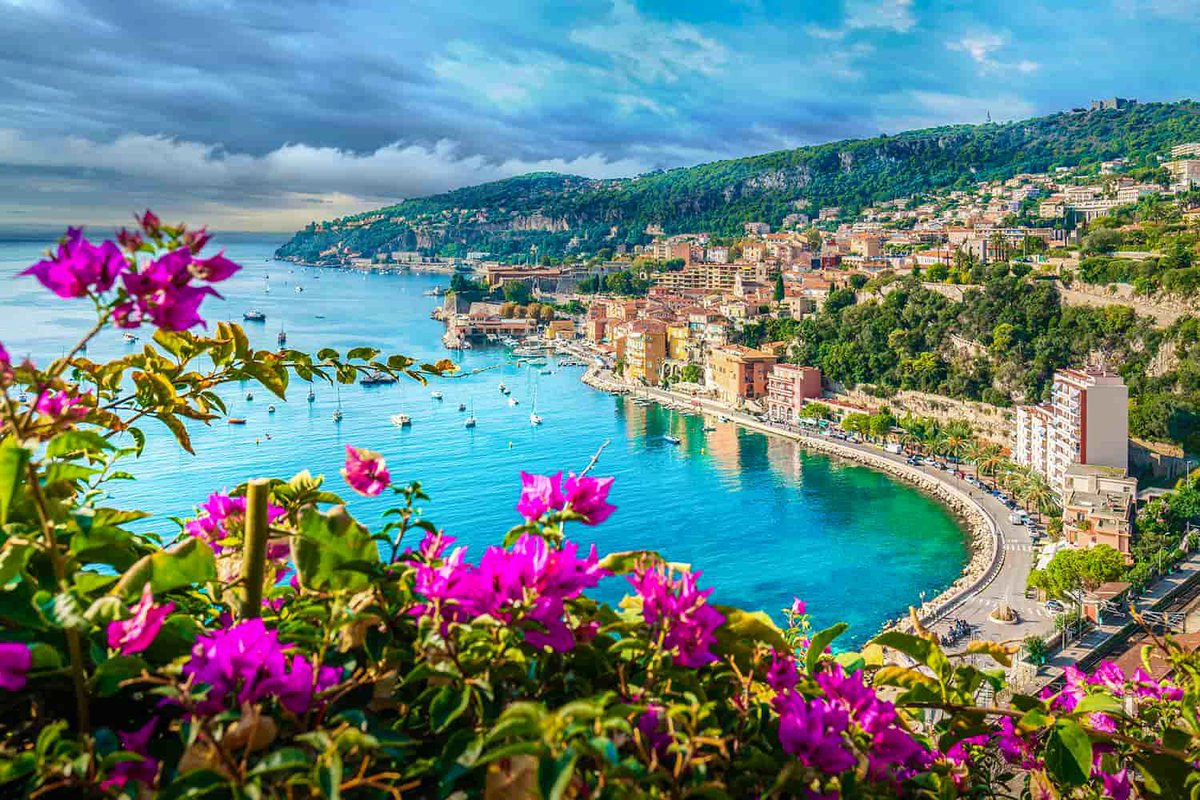 curatorWH's tweet image. Judeo-Provençal (Shuadit) was the traditional Jewish language beginning in medieval times, in southern France. It blended Hebrew with Occitan. Unlike Yiddish, which thrived in Eastern Europe Shuadit remained local and became extinct in the 19th century.