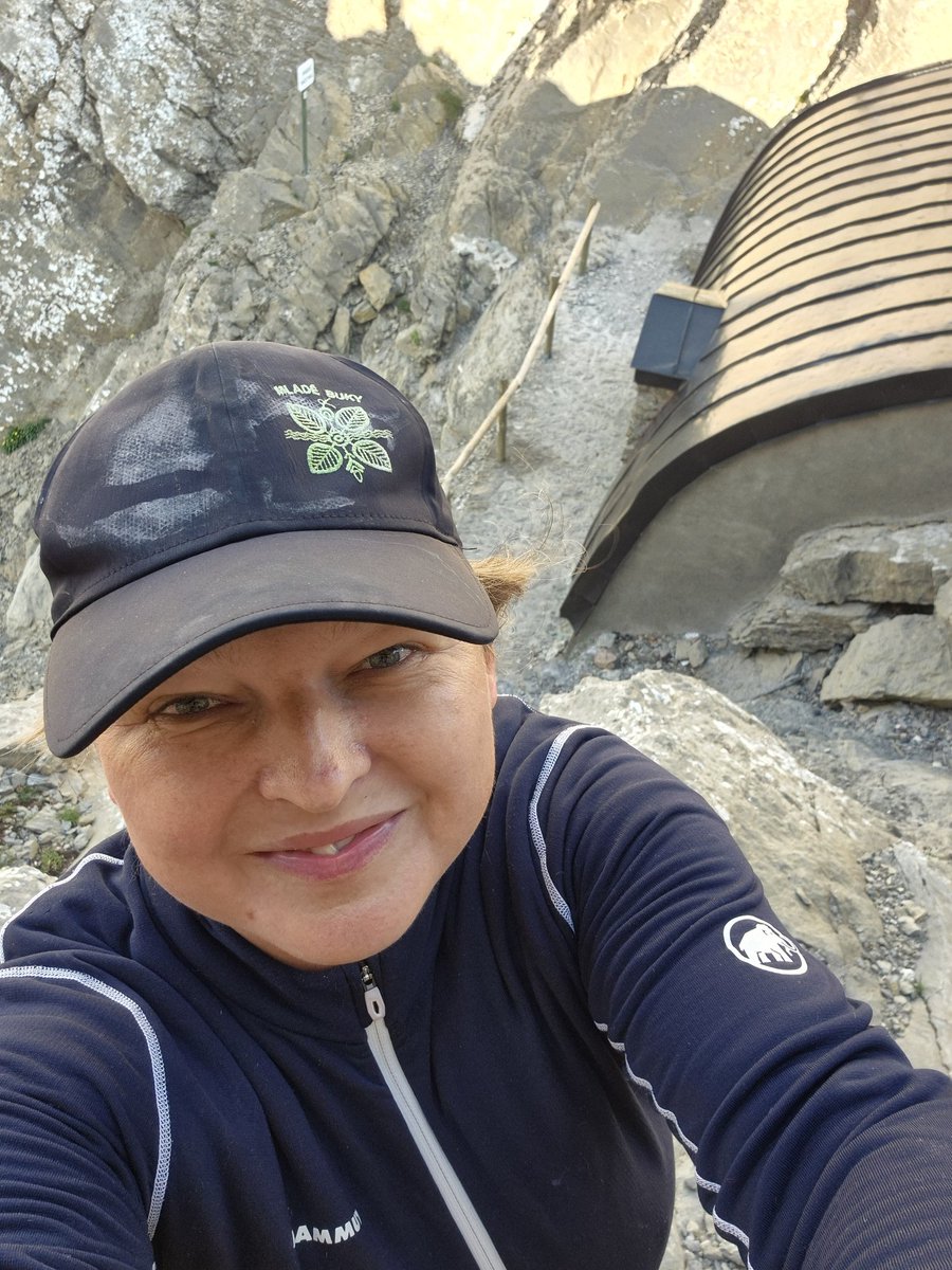PotuckovaLucie's tweet image. Jsou místa, kde politiku úplně vytěsníte. Jako třeba tohle. Horolezecký bivak 2700 m n.m. s výhledem na Monte Perdido. Trochu to bolí a trochu to bojí sem vylézt. Ale stojí to za to.