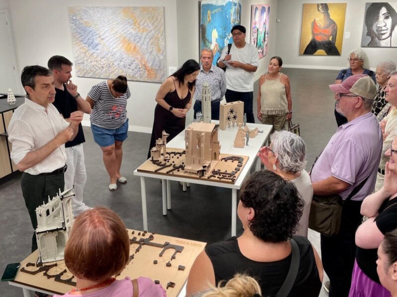universitatURV's tweet image. 🏛️Una jornada impulsada per la #URV fa accessible el patrimoni arquitectònic a persones amb disfunció visual. L'objectiu és apropar de forma molt realista espais patrimonials com catedrals i jaciments arqueològics a través del tacte.
👉diaridigital.urv.cat/jornada-access…