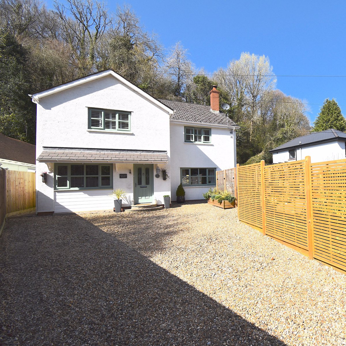 NEW PRICE - Gilwern, Abergavenny
👉 4 bedroom detached house
👉 3 reception rooms
👉 Kitchen with a separate utility room
👉 Low maintenance gardens
👉 Driveway
£450,000
EPC Rating - C. Council Tax Band - F. Freehold
 01873 858990📞
bit.ly/4cC2Jbl