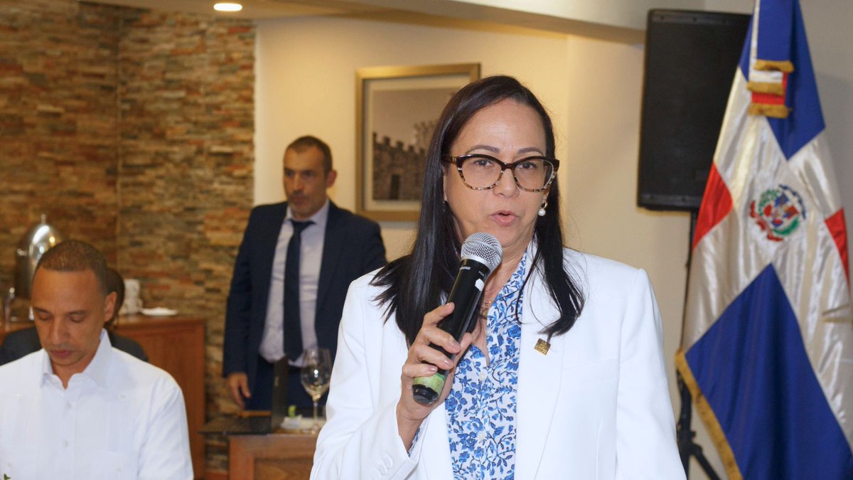 UNODC_Firearms's tweet image. The availability of illicit weapons fuels organized crime, drug trafficking & gang violence, compromizing security & undermining development.
UNODC is supporting law enforcement & judicial officials in the Dominican Republic to better tackle #FirearmsTrafficking.