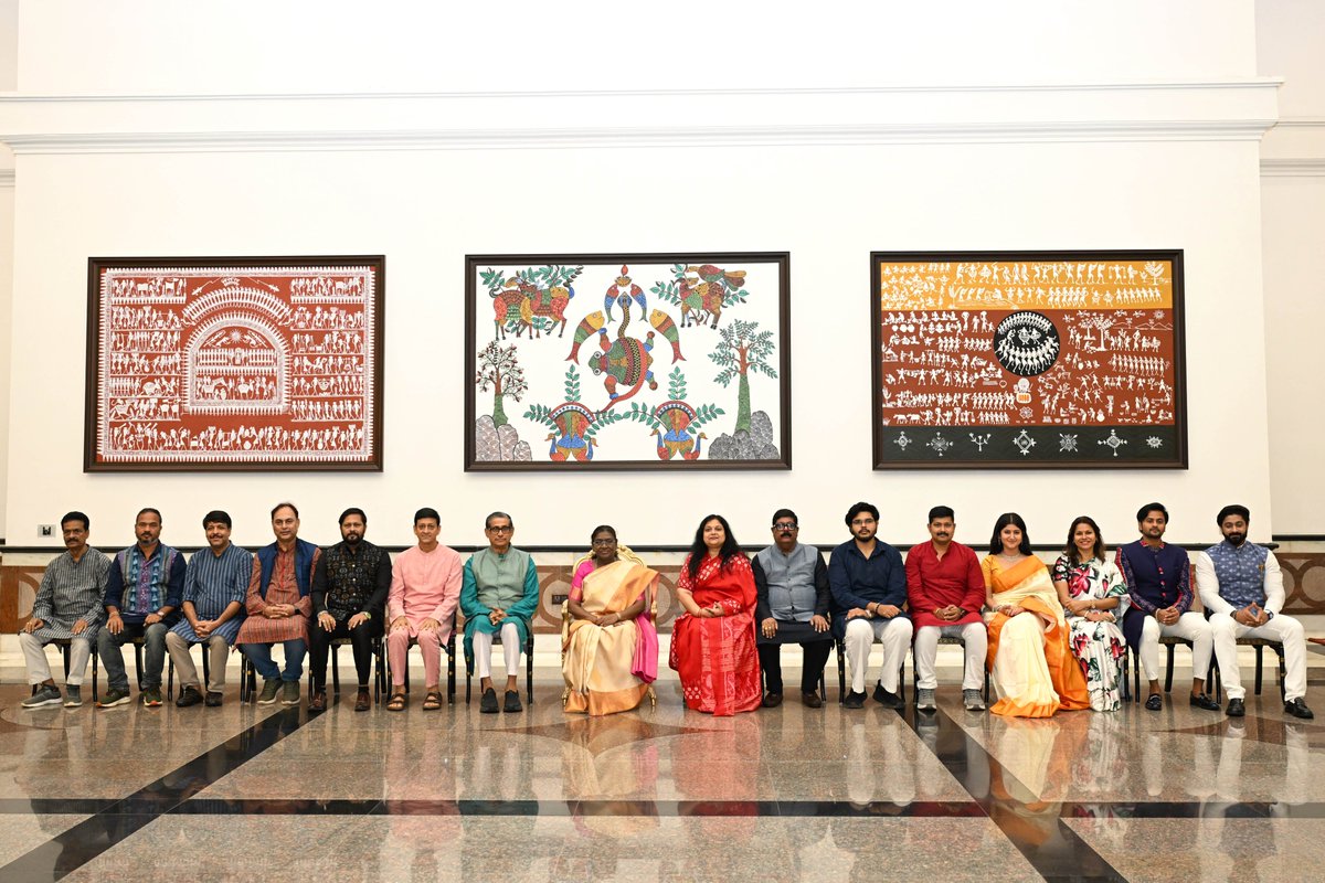 rashtrapatibhvn's tweet image. President Droupadi Murmu watched Odia movie ‘Shri Jagannath Nka Nabakalebara’ at the Rashtrapati Bhavan Cultural Centre. This devotional and historical film traces the origin of sacred Nabakalebara ritual of Mahaprabhu Shri Jagannath. The director, Smt Soubhagyalaxmi Jena, along…