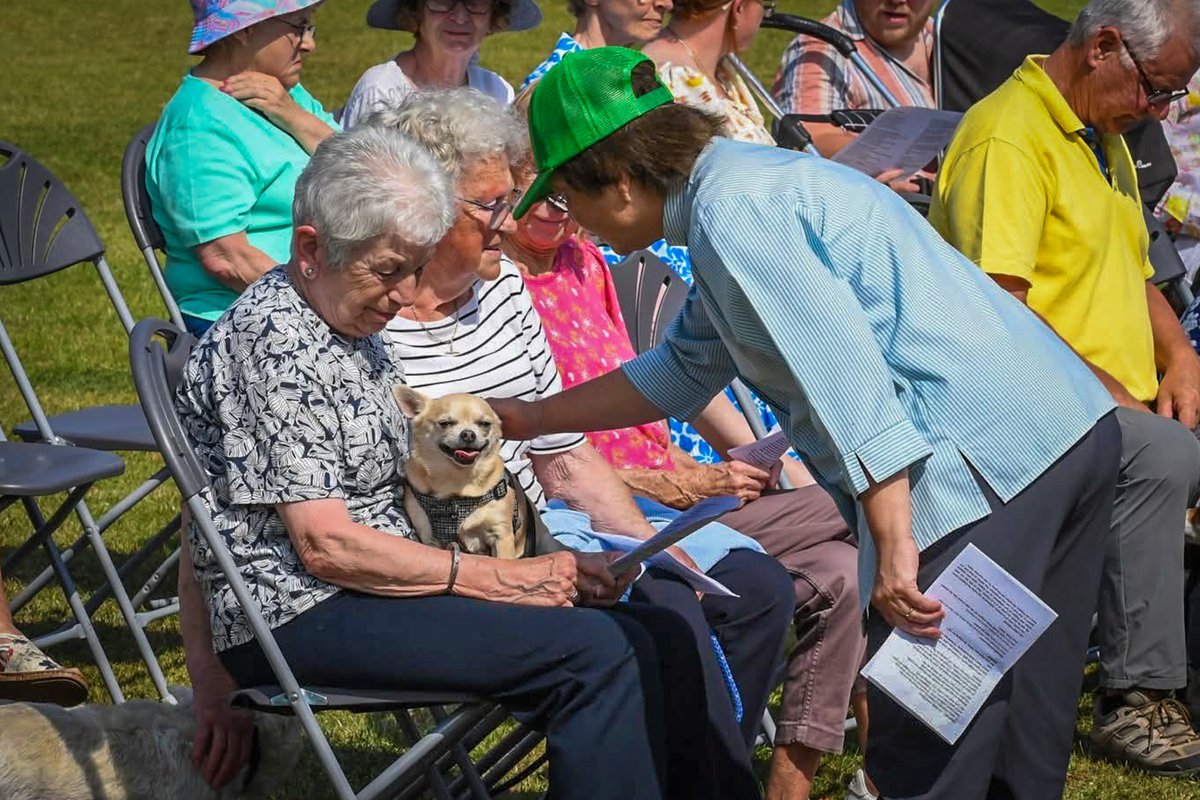 DioceseofDurham's tweet image. St. Mary’s Gainford was delighted to have so many animals trotting, bounding and leaping onto Gainford’s Green recently, joined by their companions and families for a wonderful pet blessing service 🐴🐕🐏
@churchofengland #GreatAndSmall