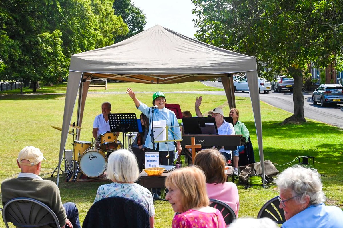 DioceseofDurham's tweet image. St. Mary’s Gainford was delighted to have so many animals trotting, bounding and leaping onto Gainford’s Green recently, joined by their companions and families for a wonderful pet blessing service 🐴🐕🐏
@churchofengland #GreatAndSmall