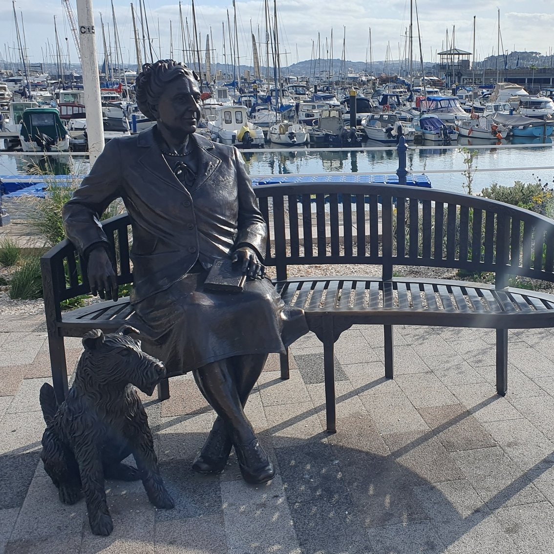 Who's been to visit the new Agatha Christie statue by Elisabeth Hadley in Torquay? ✨