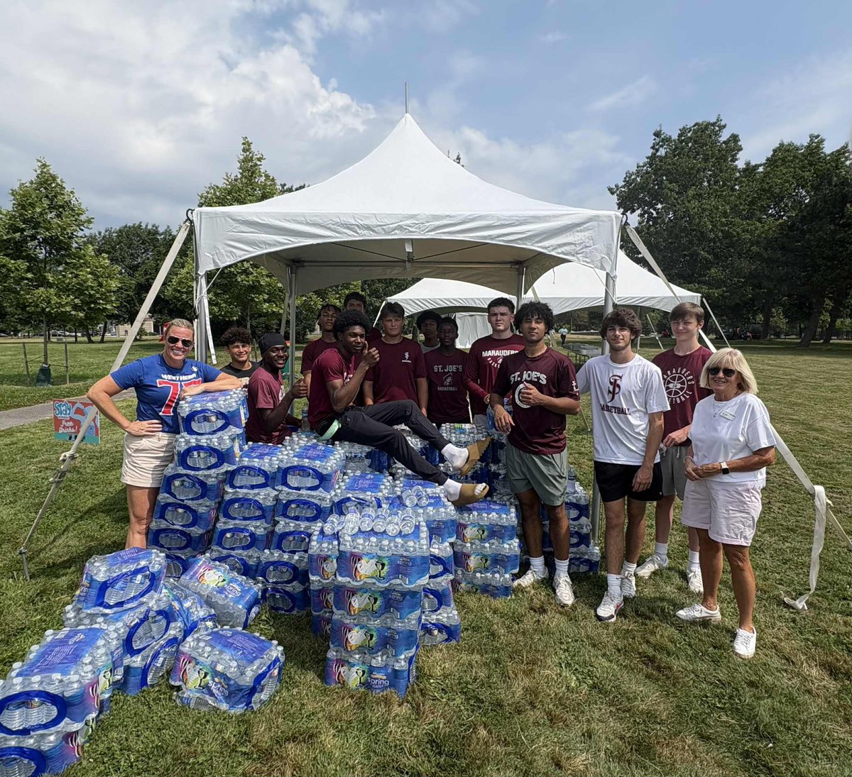WestHerr's tweet image. We had a great time at @DDawkins66's #716CommUNITYDay with @DionsDreamers, #TrustedGives & many more wellness partners! 🍦
Always fun supporting our #TeamWestHerr family 🙌 ❄️ ☀️ #WestHerrCares