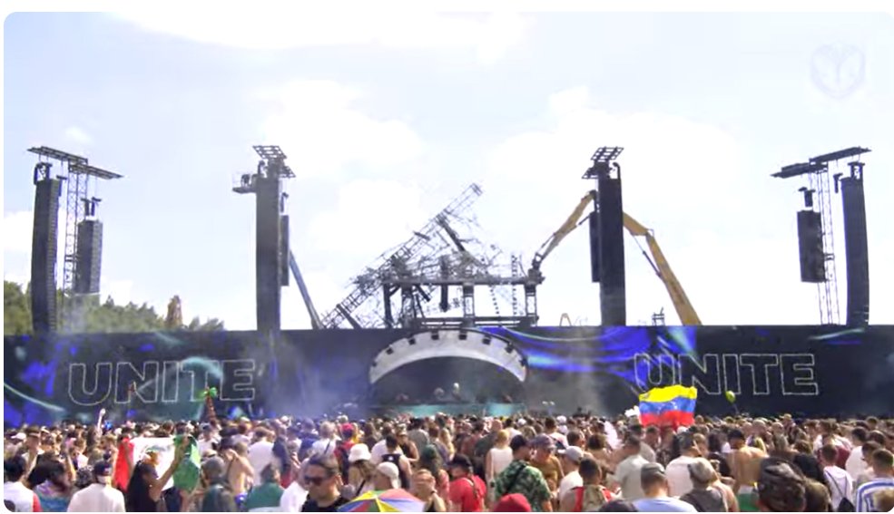 KurtVanBraband's tweet photo. #TML2025
New main stage!
Congratulations to all companies to build this up so quickly and without preparations!
btw, belgian #stageco involved? https://t.co/I1xVoxfqNr