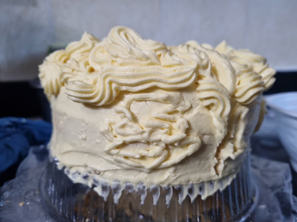 ilovecrowbars's tweet image. i
my friend and i made . cake (betdly(she hates berdly[[its bedly]