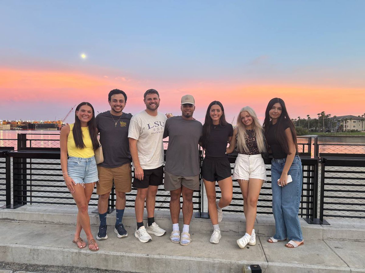 ashleyglasgow27's tweet image. The two best teams I could ask for!
So thankful to love what I do & love the people I get to do it with.
🇺🇸🏝️🤠
@TPUSA @tpusastudents
