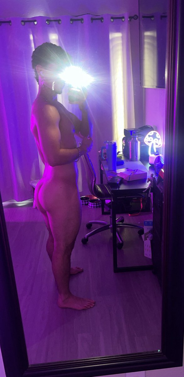 Bro don’t look , you’ll turn gay 😏 

#fatbooty