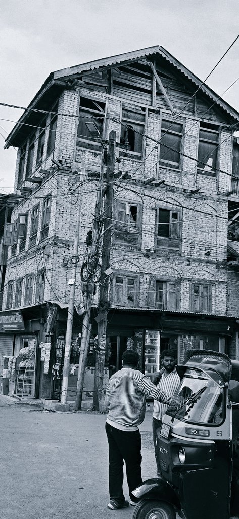 WajahatIqbal2's tweet image. Heritage 
#Kashmir #goldentimes #streetphotography #Classic
#blackandwhitephotography #oldcity