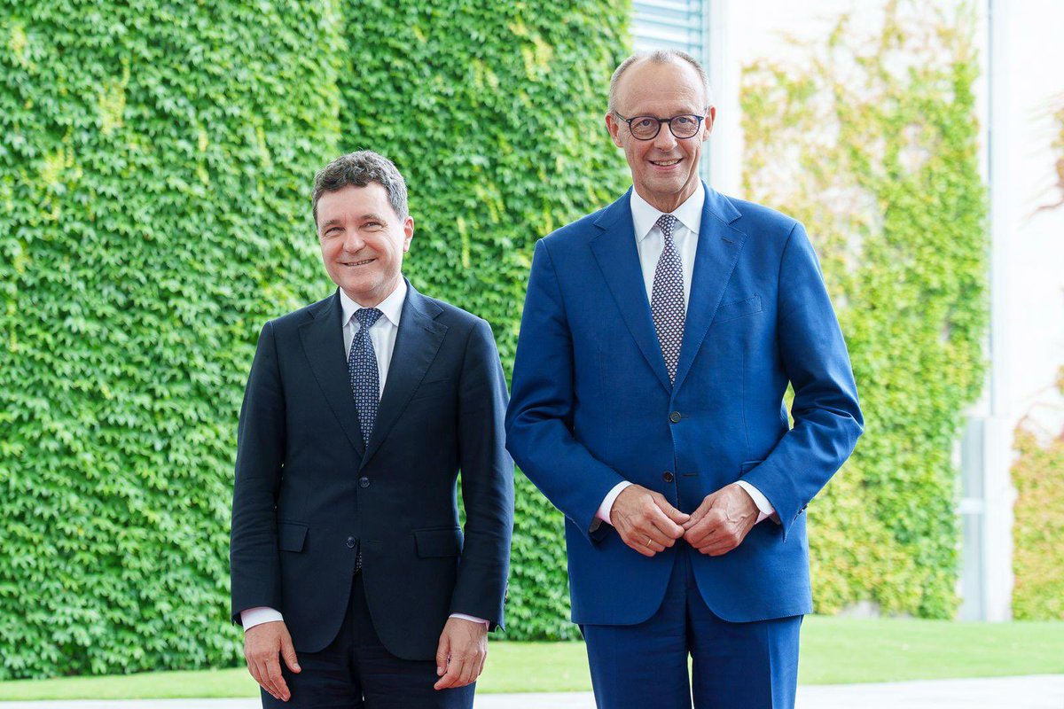 NicusorDanRO's tweet image. Very good meeting with Federal Chancellor Friedrich Merz @bundeskanzler.
Our joint Action Plan signed today is a clear expression of our political commitment to deepen our political dialogue and the cooperation in particular in economic fields such as defence, manufacturing…