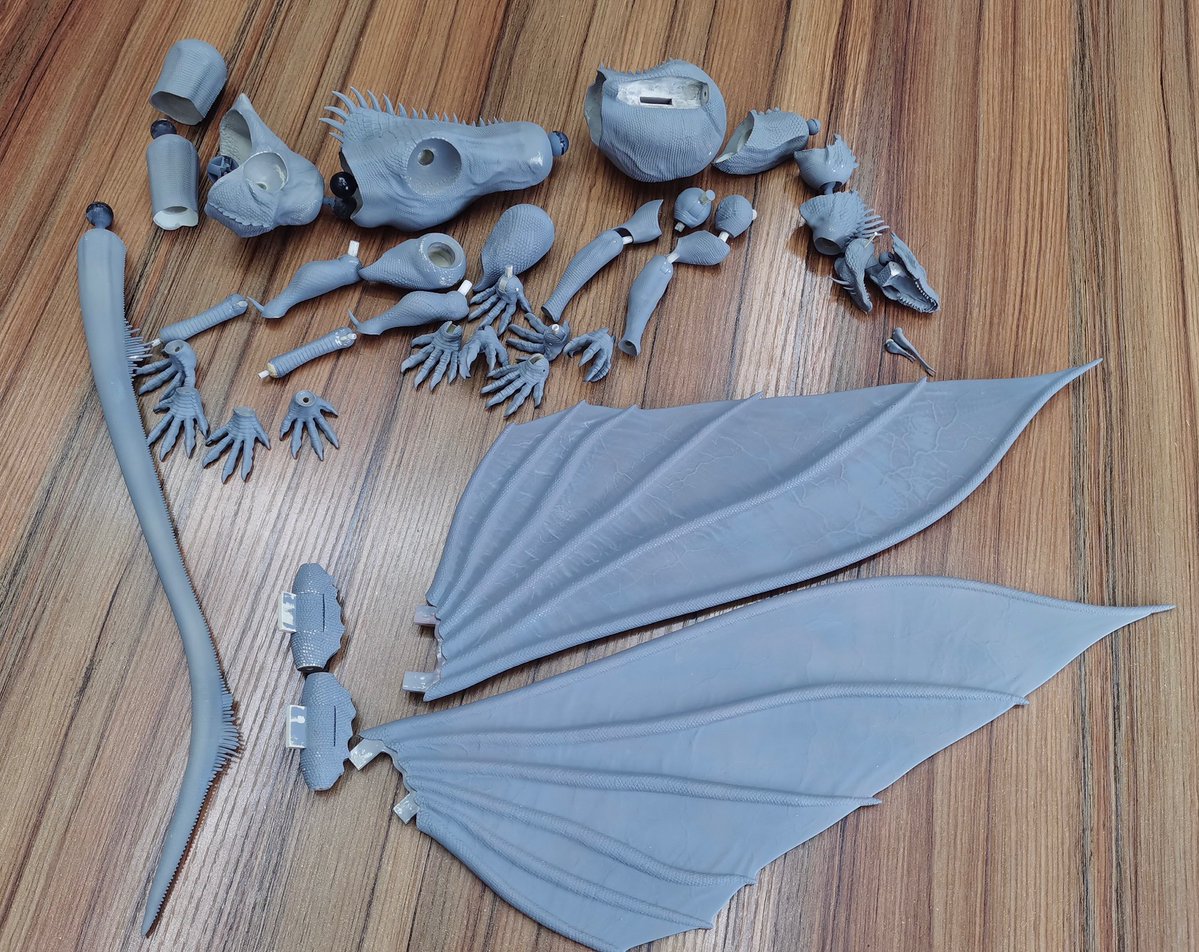 Beast_SculptKit's tweet image. We have an exciting progress update today for our second dragon of the Cyberzoic, Varanus ornithus a.k.a the Lizard Dragon! These are photos of the new fine cut figure direct from the factory. See the preorder for the product info! cyberzoic-toys.backerkit.com/hosted_preorde…