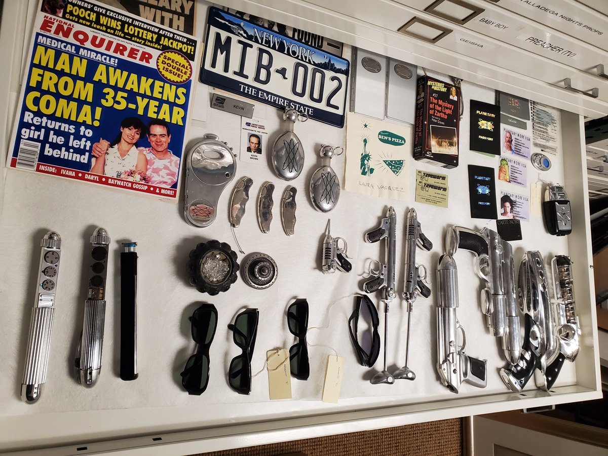 kershed's tweet image. In the Sony Pictures Archive: Props from MEN IN BLACK. I handled a few of the guns and they are surprisingly heavy and robustly constructed. Which is your weapon of choice?