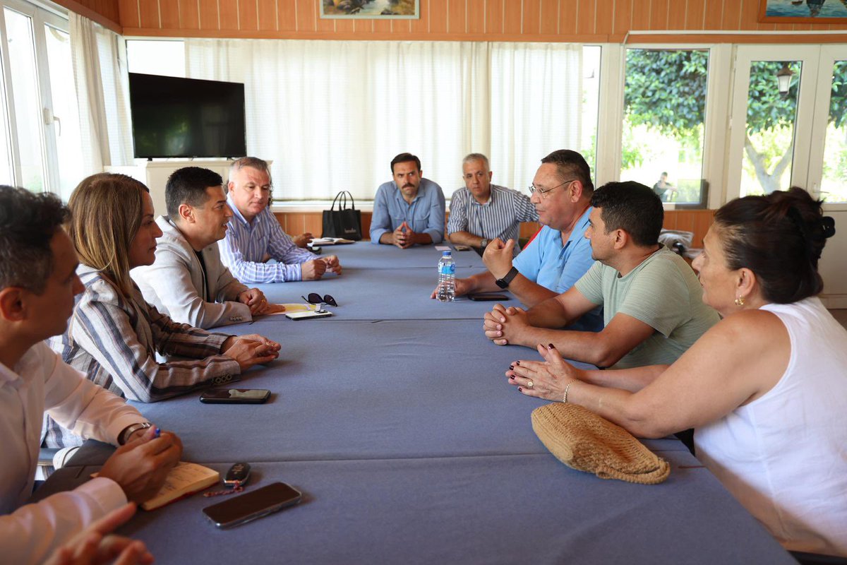 Muğla Büyükşehir Belediyesi 4. Bölge Daire Başkanımız Sayın Didem Ünal, belediye başkan yardımcılarımız ve birim müdürlerimizle birlikte bugün Molakent Sitesi sakinlerimizle bir araya geldik.

Vatandaşlarımızın beklentilerini, ihtiyaçlarını ve önerilerini birinci ağızdan