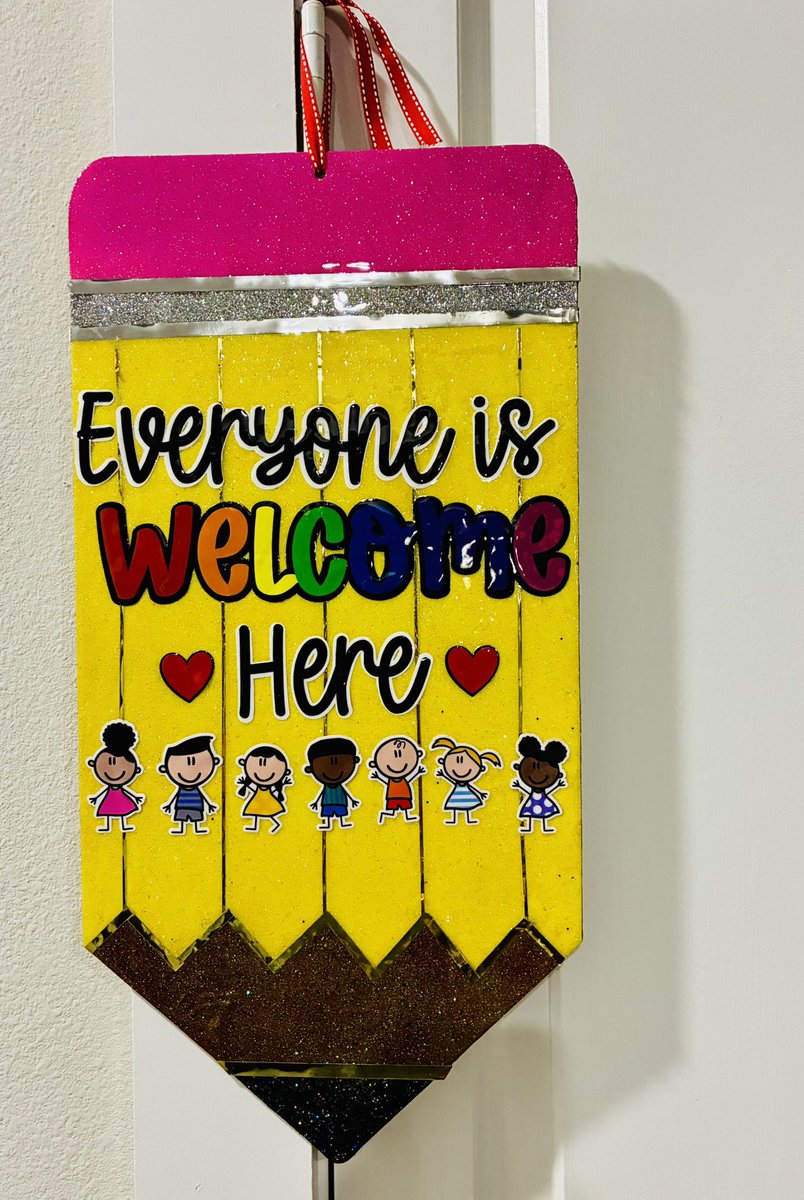 chesser_johanna's tweet image. Wood signs made by me!! #everyoneiswelcome #Disney
#classroomdecor
#madebyme