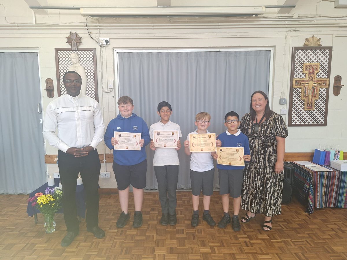 ✝️Congratulations to our 4 pupils receiving the St Ambrose Parish award from Fr Ernest today ✝️ Showing strong faith and excellent Religion knowledge this year! We are very proud of you all!